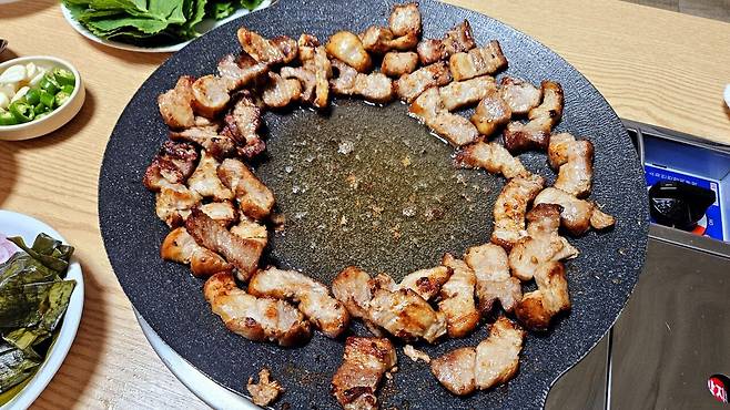 20250217_202223.jpg 저녁 통삼겹살로 한잔