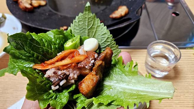 20250217_204054.jpg 저녁 통삼겹살로 한잔