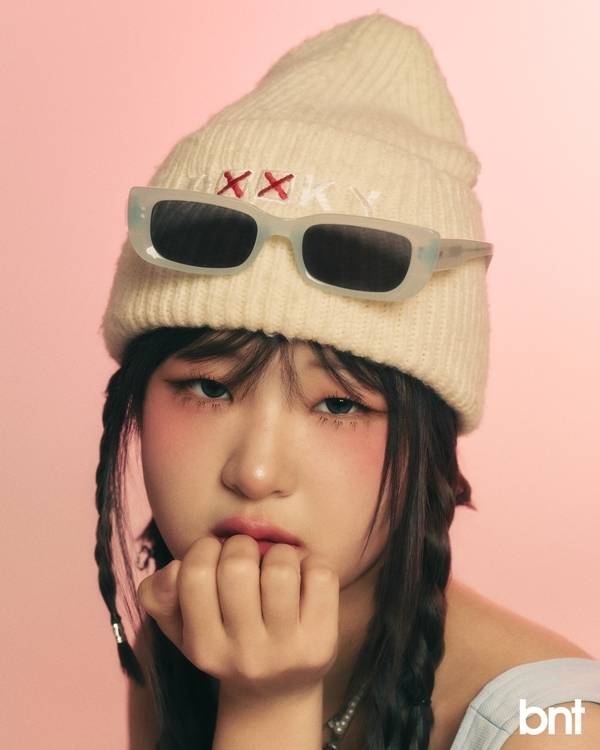 ‘마라탕후루’ 댄스로 SNS를 뜨겁게 달군 가수 겸 크리에이터 서이브의 화보가 공개됐다. / 사진 = bnt