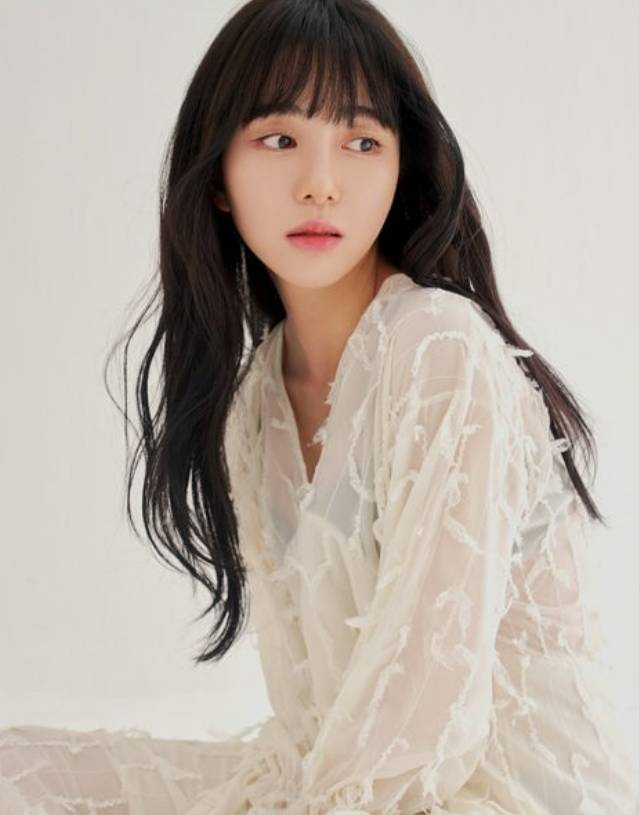 걸그룹 AOA 출신인 권민아가 고(故) 김새론의 사생활을 폭로한 유튜버에게 비판의 목소리를 높였다. 사진은 권민아의 모습. /사진=권민아 인스타그램 캡처