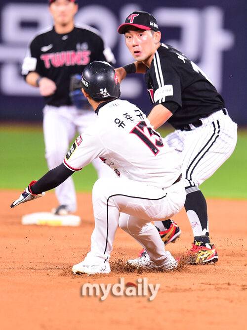 1군 첫 데뷔 유준규 '영리한 주루플레이'./마이데일리