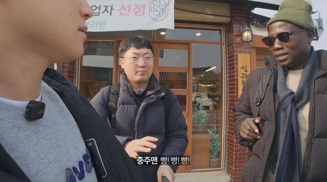 충주맨(가운데)이 난폭한 택시 운전에 대해 언급하는 모습. 빠니보틀 유튜브 영상 캡처