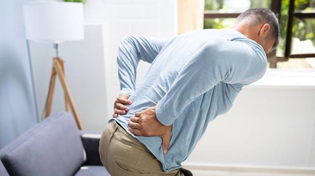 허리 통증은 질환뿐만 아니라 생활습관 때문에 발생하기도 한다｜출처:&nbsp;클립아트코리아