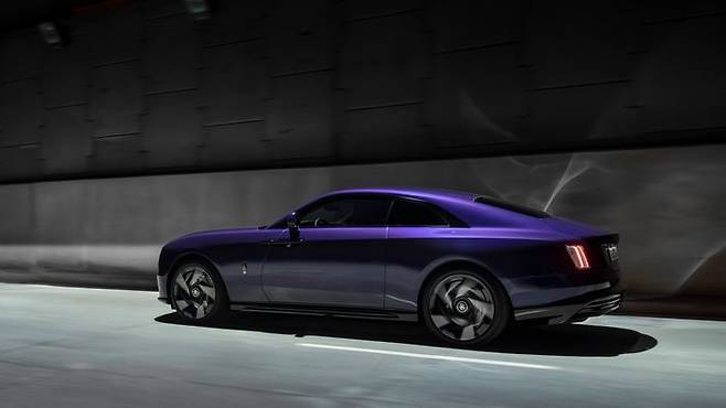 블랙 배지 스펙터ⓒ롤스로이스모터카