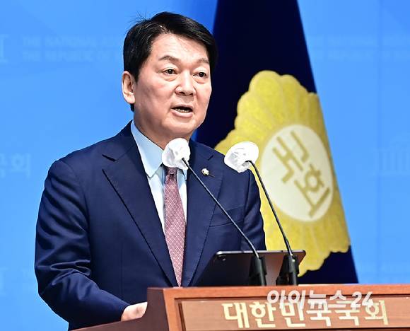 안철수 국민의힘 의원이 3일 오전 서울 여의도 국회 소통관에서 개헌 관련 입장 발표 기자회견을 하고 있다. [사진=곽영래 기자]