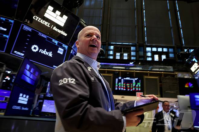 뉴욕증권거래소 트레이더들ⓒ 로이터=뉴스1