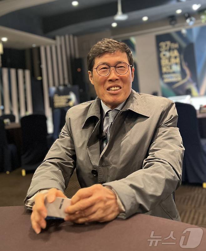 차범근 전 축구 국가대표팀 감독이 20일 열린 제37회 차범근 축구상 시상식을 마친 뒤 취재진과 인터뷰하고 있다. 2025.2.20/뉴스1 ⓒ News1 이상철 기자