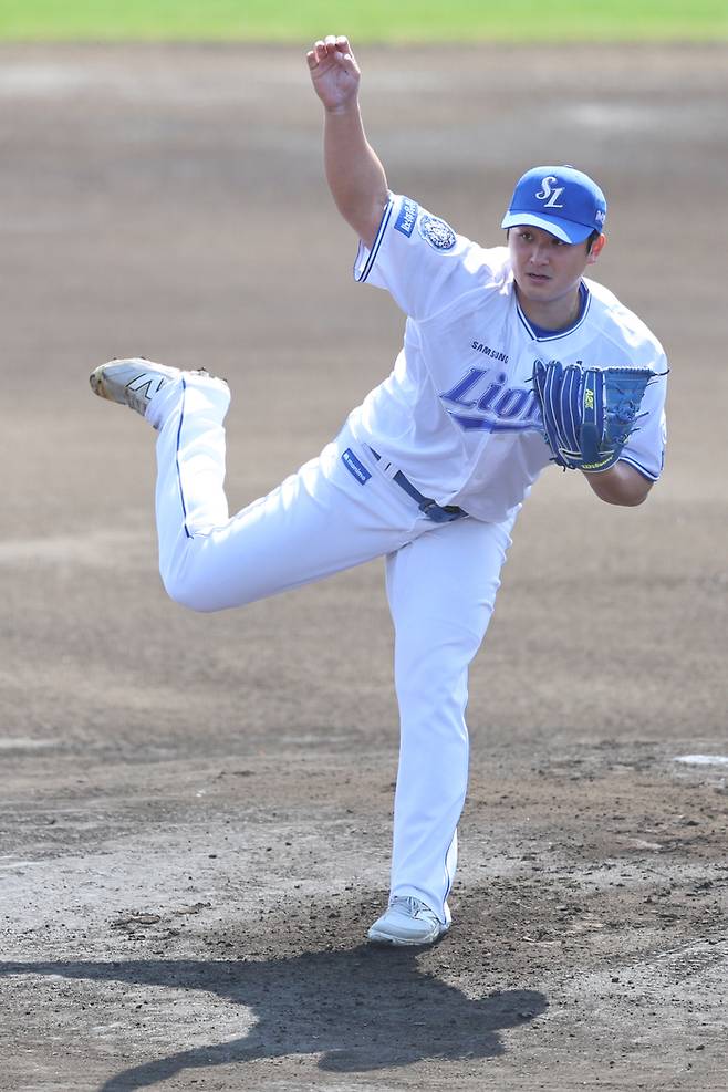 삼성 최원태가 19일 일본 오키나와 온나손 아카마 볼파크에서 열린 2025 스프링캠프 연습경기 주니치전에 선발 등판해 역투하고 있다. 사진 | 삼성 라이온즈