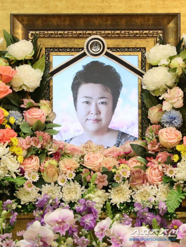 가수 방실이(본명 방영순)의 빈소가 20일 오후 인천 강화군 참사랑장례식장에 마련됐다. <사진=사진공동취재단>