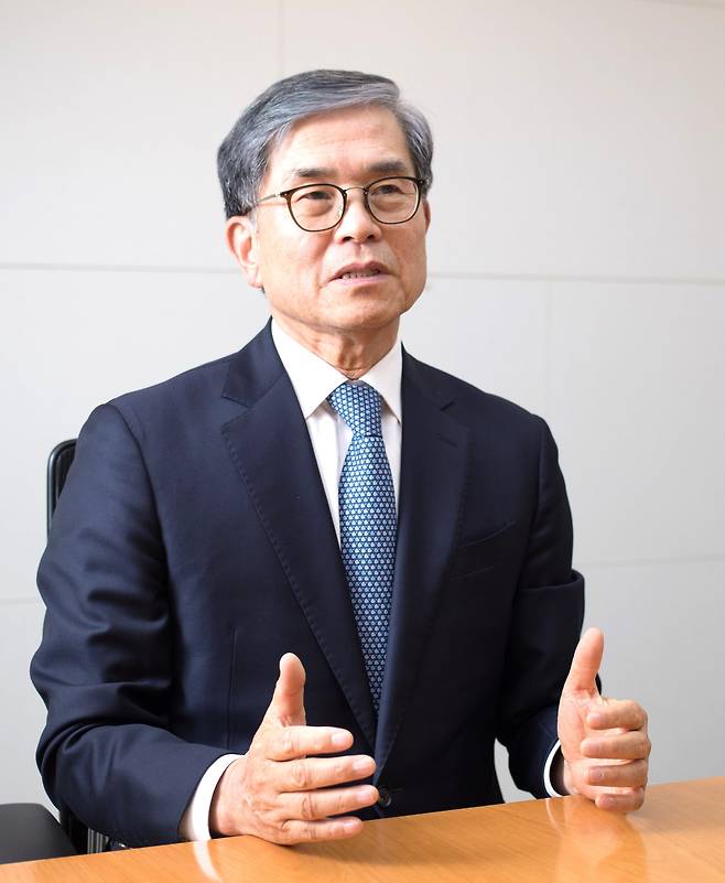 최석영 전 한·미FTA협상대표는 인터뷰에서 “미국이 원하는 협상카드는 물론 한국의 마지노선을 지킬 수 있는 카드도 준비해야 한다”고 말했다./고운호 기자