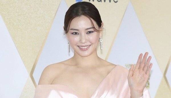 12838_12325_5614.jpg [단독] 배우 이하늬의 ‘호프프로젝트’, 3년간 급여 27억원 지급