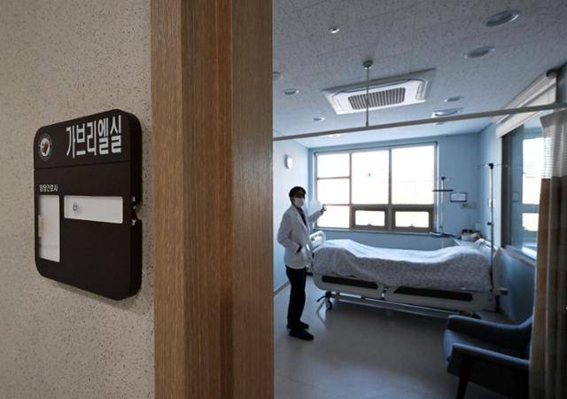 천주교수원교구 동백성루카 호스피스 병원 2층의 임종실. 환자와 보호자를 배려해 '임종'이란 말을 피하고 '가브리엘실'이라 이름 붙였다. 용인=홍인기 기자