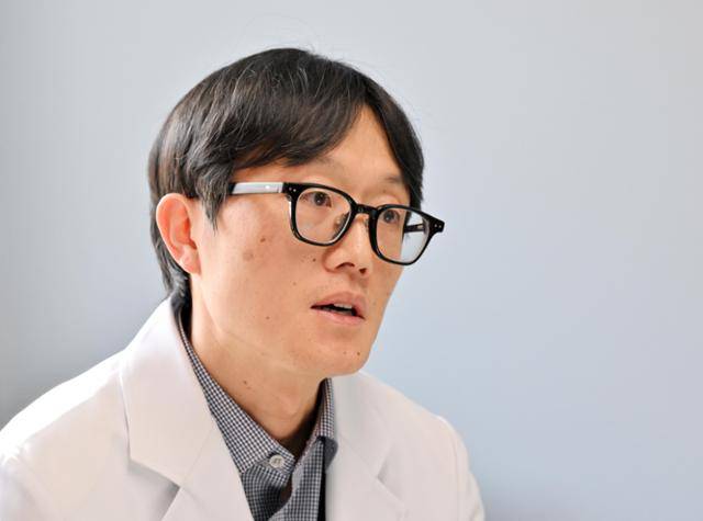 김호성 동백성루카 호스피스 병원 진료과장. 핵의학 전문의인 그는 10년 전 완화의료로 전공을 바꾸었다. 용인=홍인기 기자