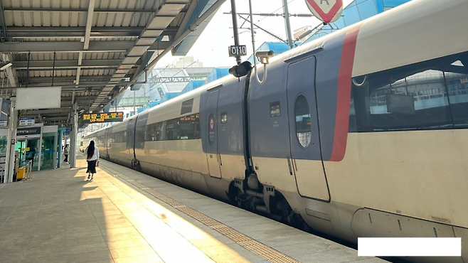 지난 3일 광주송정역에 도착한 용산행 KTX. 사진=정경선 기자