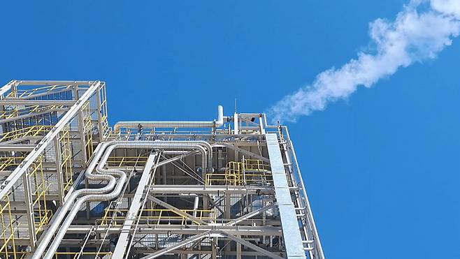 매체순환연소 실증플랜트에서 증기가 발생하고 있다.[한국에너지기술연구원 제공]