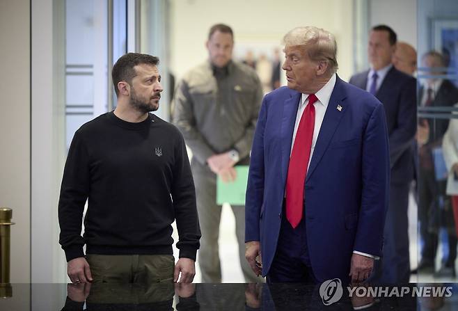 도널드 트럼프 미국 대통령과 볼로디미르 젤렌스키 우크라이나 대통령. [EPA=연합뉴스 자료사진. 우크라이나 대통령실 제공. 재판매 및 DB 금지]