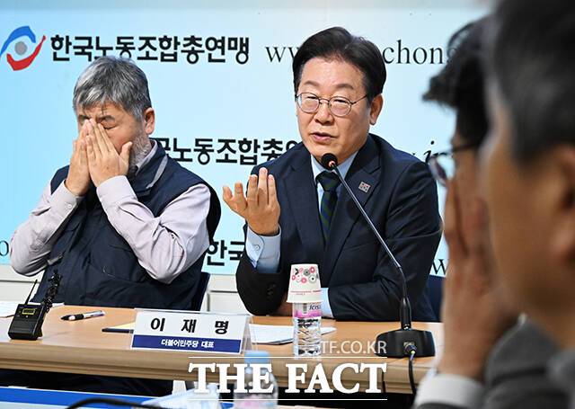 모두발언하는 이재명 더불어민주당 대표(오른쪽).