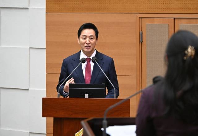 오세훈 서울시장이 21일 제328회 서울시의회 임시회 본회의에 참석해 시정질문에 답변하고 있다. /서울시