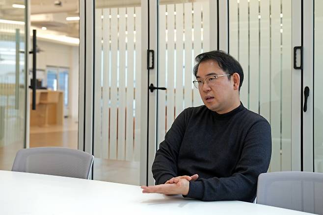 고성민 딥노이드 의료 연구개발(R&D) 본부장·이사가 인터뷰 질문에 답변하고 있다. 딥노이드 제공