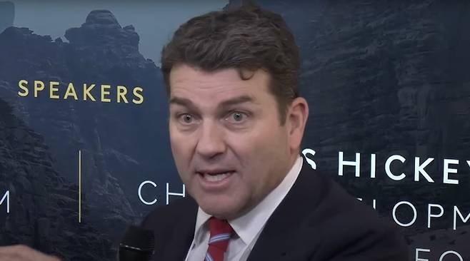 데니스 히키(Denis Hickey) 네옴 최고 개발 책임자의 모습/ 사진=PIF포럼 캡처