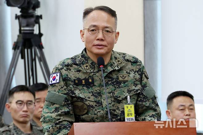 [서울=뉴시스] 조성우 기자 = 이상현 특수전사령부 제1공수여단장이 21일 오후 서울 여의도 국회에서 열린 윤석열 정부의 비상계엄 선포를 통한 내란 혐의 진상규명 국정조사 특별위원회 4차 청문회에서 의원 질의에 답변하고 있다. 2025.02.21. xconfind@newsis.com