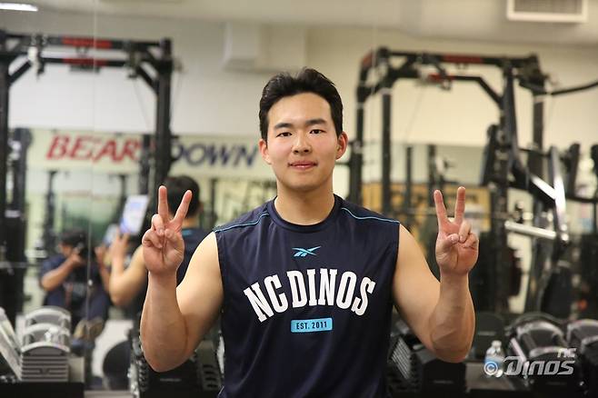 NC 내야수 김휘집은 최근 메이저리그 다저스의 홈 경기장인 다저스타디움을 방문했다. 동시에 올 시즌을 앞두고 다저스로 이적한 선배 김혜성을 향한 응원의 메시지를 전했다. NC 다이노스