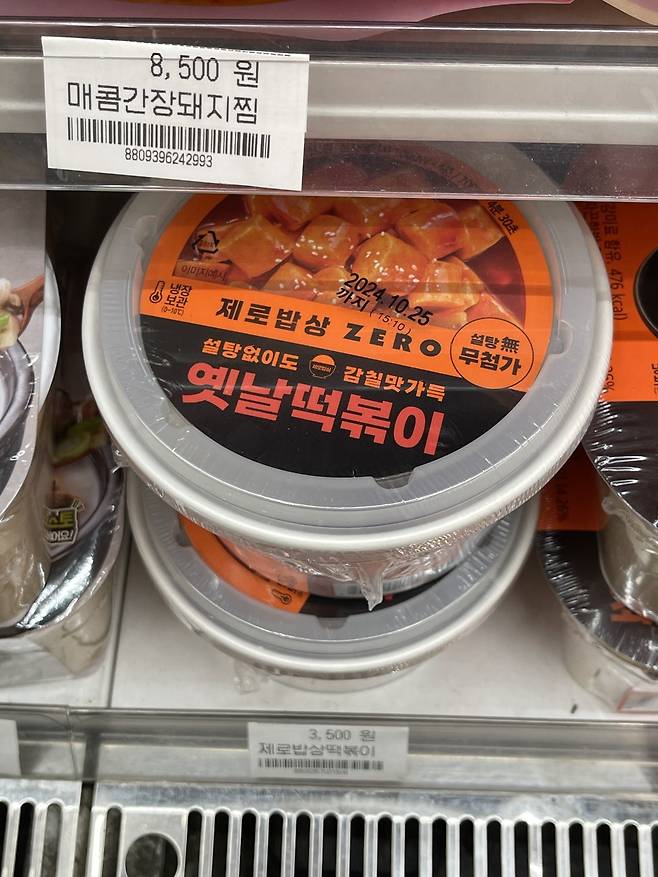 제로밥상 옛날떡볶이의 가격은 3500원이고 170그람에 357칼로리가 들어있어요