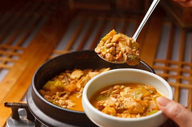 남성 건강에 특히 좋은 식품들이 있다. 콩과 콩으로 만든 식품은 남성의 전립선암을 예방하는 데 좋은 효과가 있다. [사진=게티이미지뱅크]