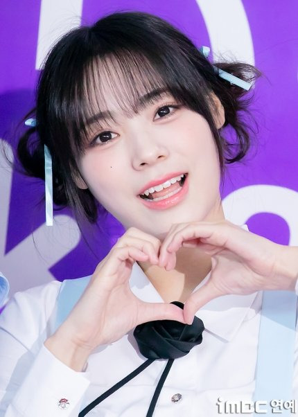 IMG_3401.jpeg 오늘자 디 어워즈 QWER 레드카펫 사진