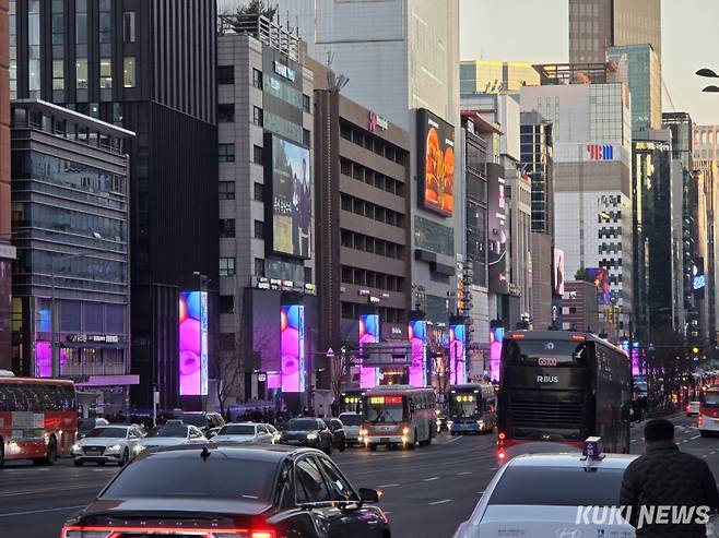 갤럭시 S25 울트라로 촬영한 도로 사진. 정우진 기자