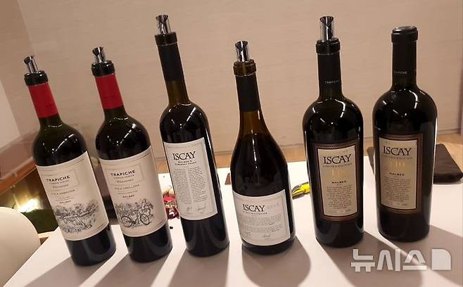 [서울=뉴시스] 아르헨티나 와인 회사인 트라피체가 한국에서 주력 판매 중인 프리미엄 와인 5종. 2025.02.21. photo@newsis.com