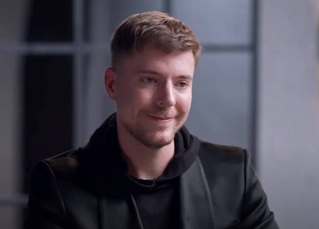 유튜버 미스터비스트(26)가 크론병을 앓고 있다고 밝혔다. [사진=유튜브 채널 'The Diary Of A CEO' 영상 캡처]