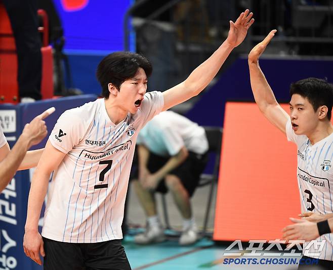 22일 서울 장충체육관에서 열린 우리카드와 현대캐피탈의 경기. 현대캐피탈 허수봉이 득점 후 환호하고 있다. 장충체=정재근 기자 cjg@sportschosun.com/2025.2.22/