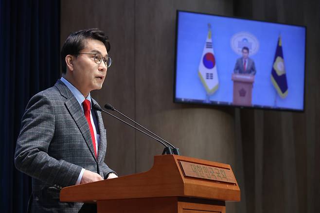 People Power Party Rep. Yoon Sang-hyun holds a press conference at the National Assembly on Sunday. Yonhap