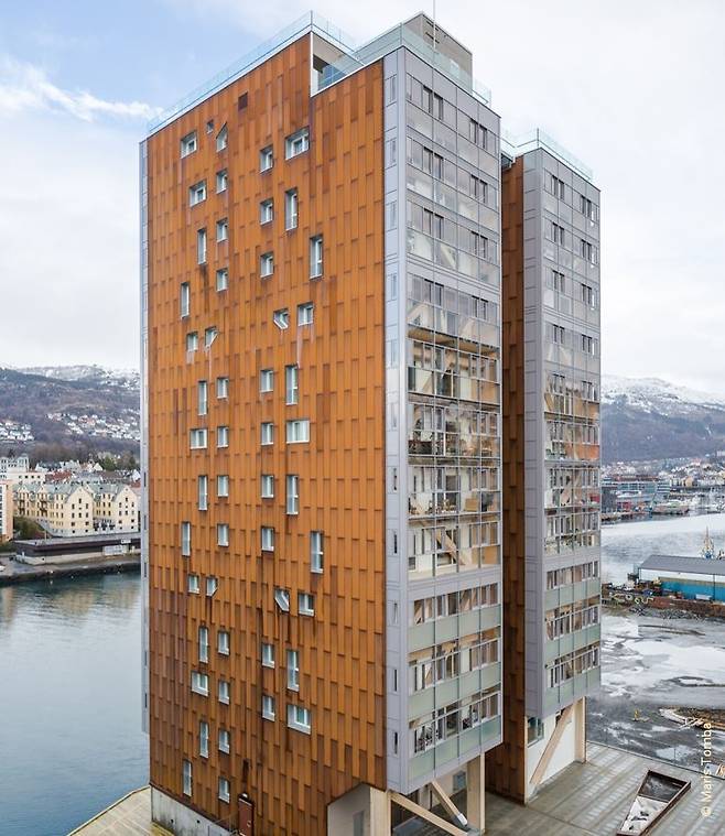 에스토니아의 조립식 주택을 활용해 지은 한 아파트 건물. [에스토니아 우드하우스 제공]