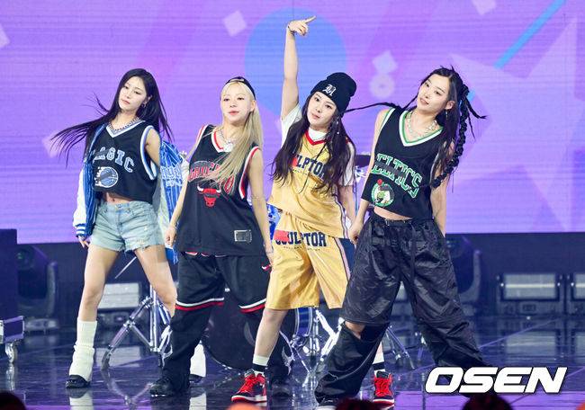 [OSEN=고양, 박준형 기자] 12일 오후 경기도 고양시 MBC 드림센터에서 ‘쇼! 챔피언(Show! Champion)’ 생방송이 진행됐다.MC EPEX(이펙스)&nbsp;금동현, Xdinary Heroes&nbsp;가온이 MC 맡은 이날 방송은 2Z, CIX(씨아이엑스), EPEX(이펙스), Kandis(캔디스), KickFlip, KiMMi(킴미), RESCENE(리센느), Xdinary Heroes,&nbsp;마하(macha),&nbsp;바다(BADA),&nbsp;피스트범프가 출연한다.그룹 캔디스가 멋진 무대를 펼치고 있다. . 2025.02.12 / soul1014@osen.co.kr