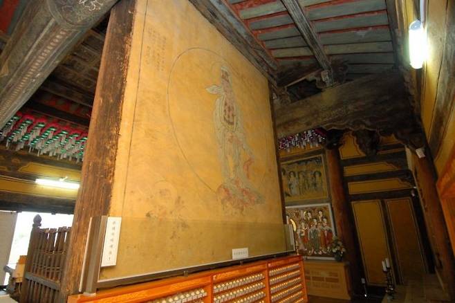 보물 '무위사 극락전 백의관음도'