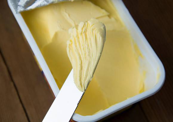 마가린도 최근 수소화 과정 대신 효소를 활용해 트랜스지방을 줄인 제품이 등장하고 있다. 사진은 마가린. [사진=Britannica]