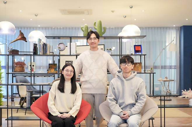 이번 연구를 수행한 UNIST 연구진. 이주현(왼쪽부터) 연구원, 곽원진 교수, 이현욱 연구원.[UNIST 제공]