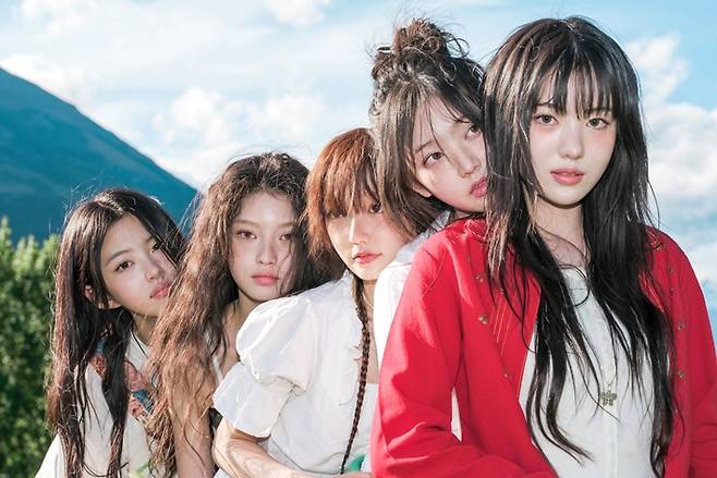 키키는 지유·이솔·수이·하음·키야 5인으로 이루어져 있다. 키키 공식 트위터