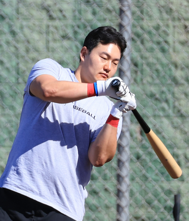 배트 휘둘러보는 최지만. 2025.2.19 연합뉴스