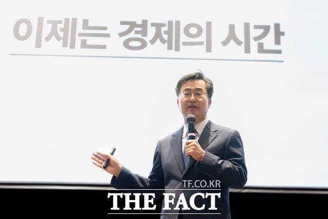 김동연 경기도지사가 지난 14일 광주경영자총협회 특강을 진행하고 있다./경기도