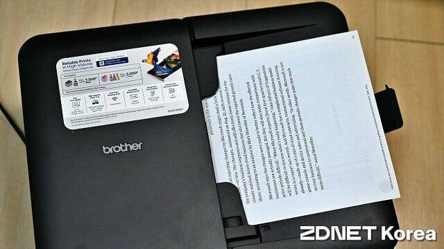 자동문서급지 기능으로 최대 20장을 한꺼번에 복사/스캔할 수 있다. (사진=지디넷코리아)