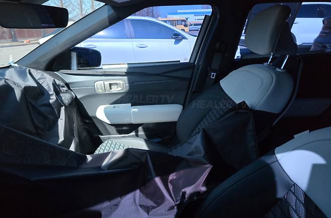 기아 'EV4' 실내 (출처 : 힐러TV)