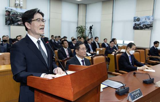 오동운 고위공직자범죄수사처(공수처) 처장이 25일 오전 서울 여의도 국회에서 열린 윤석열 정부의 비상계엄 선포를 통한 내란 혐의 진상규명 국정조사 제5차 청문회에서 의원 질의에 답변하고 있다. 뉴스1