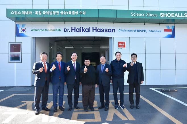 하이칼 하산청장 슈올즈 부산공장 방문 <사진출처 : 슈올즈>