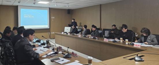 장항국가습지복원사업 전문가 자문단 회의 모습./사진제공=충남도