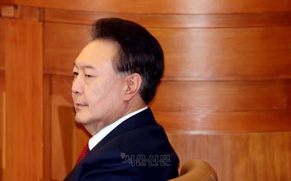 윤 대통령 탄핵심판 10차 변론 - 윤석열 대통령이 20일 서울 종로구 헌법재판소에서 열린 탄핵심판 10차 변론에 출석해 있다. 2025.02.20 사진공동취재단