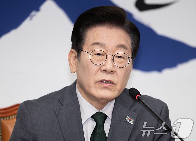 이재명 더불어민주당 대표가 24일 오전 서울 여의도 국회에서 열린 최고위원회의에서 발언을 하고 있다. 2025.2.24/뉴스1 ⓒ News1 이재명 기자