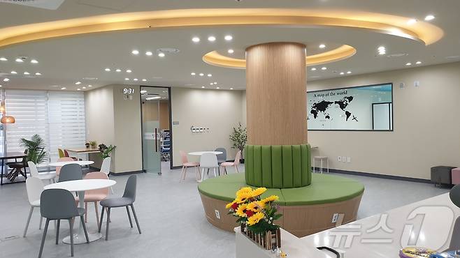 옥천군이 개관한 '탄하우스' 내부 모습 (옥천군 제공. 재판매 및 DB금지) /뉴스1